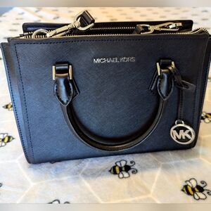 MK HOPE Medium Messenger Leather Bag Black